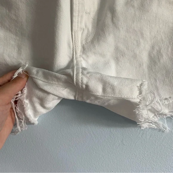 Frame Denim Le Simone Shorts in Rumpled Blanc Grind - Picture 6 of 12